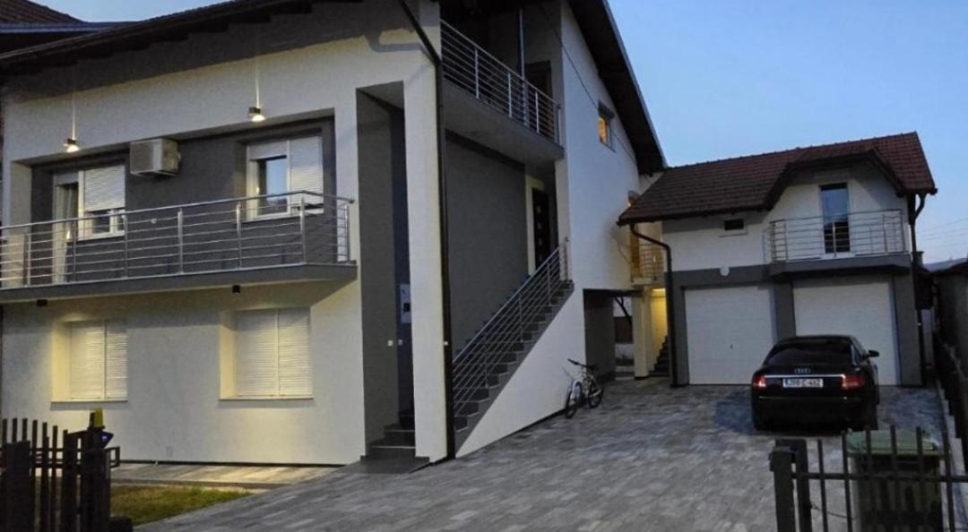Apartman Avram Kotor Varos Luaran gambar
